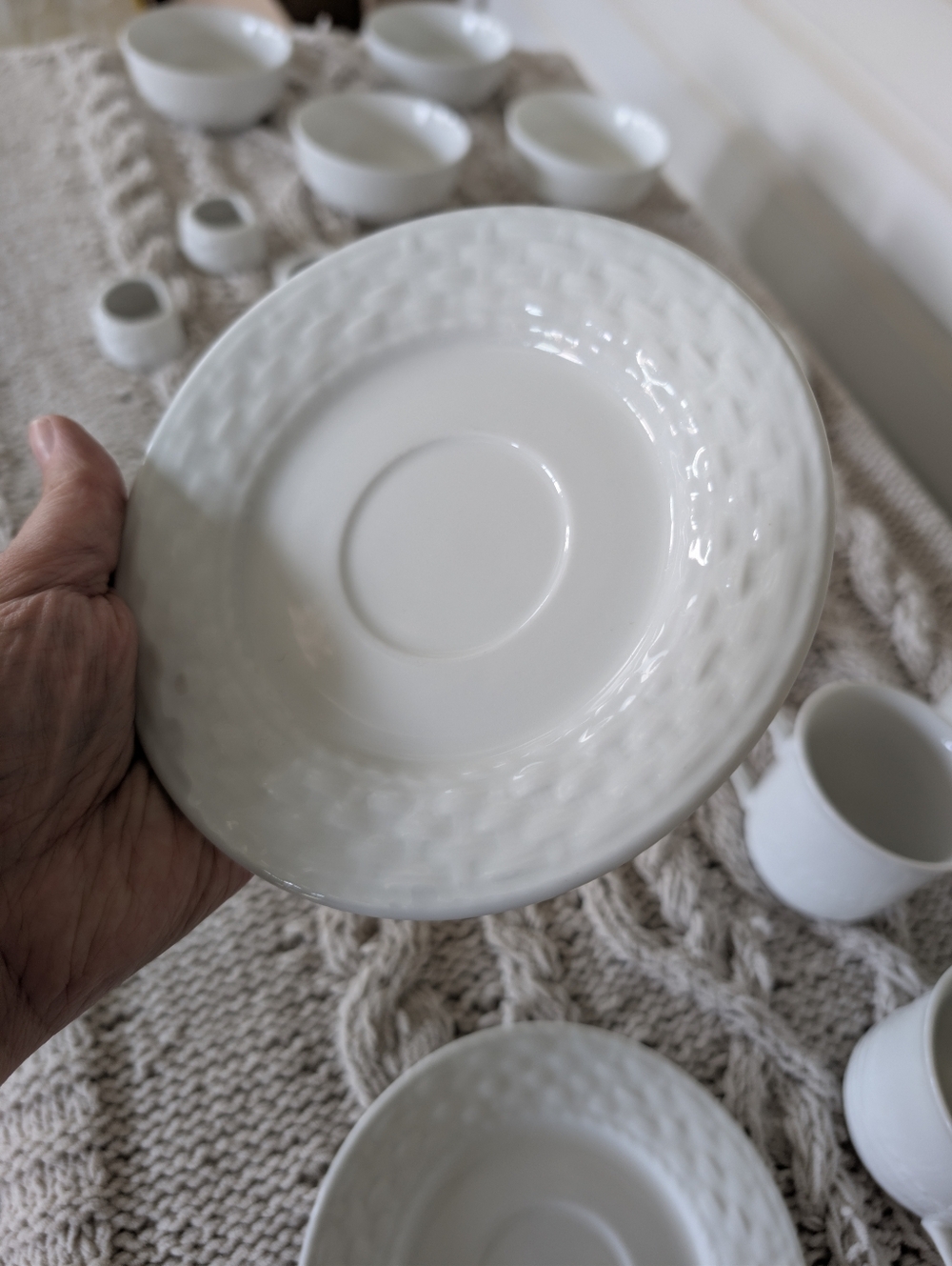 Gibson Everyday Basketweave White China Set - 18 Pieces - Picture 8 of 13